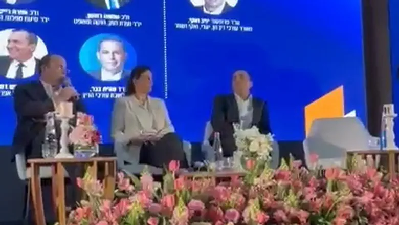 ללא קרדיט Беспорядки на юридической конференции в Эйлате