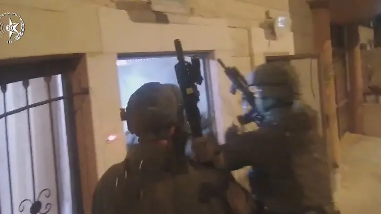 צפו: הימ"מ פשט ועצר חוליית פרוטקשן