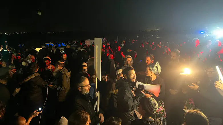 IDF arrests civilians who crossed the fence into Gaza