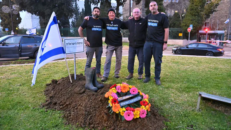 Watch: Dairy farmers 'mourn' Israeli agriculture