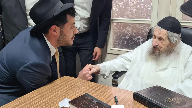 After being prevented from donning tefillin haredi protester released from military prison