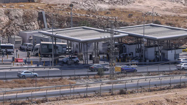 Jamal Awad/Flash90 Traffic congestion and fence collision foil terror attack attempt