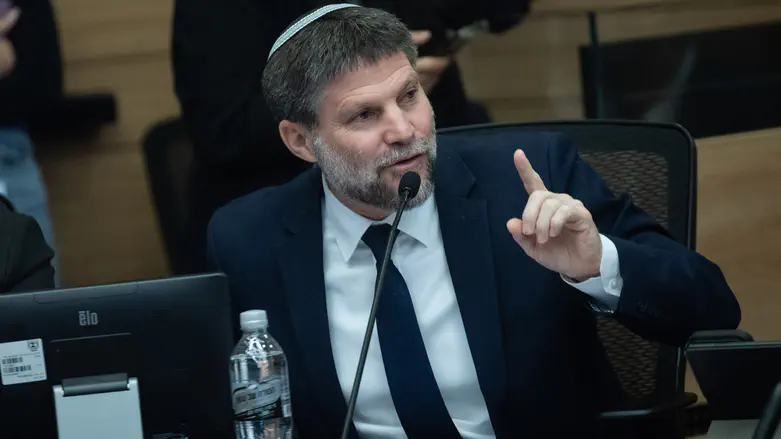 צילום: Yonatan Sindel/Flash90 סמוטריץ' הציג את הרפורמה: "פופוליסטים"