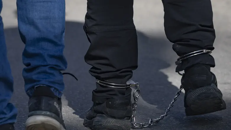 צילום: חיים גולדברג, פלאש 90 פרץ לבית כנסת ונלכד 'על חם' מתחת לכסאות