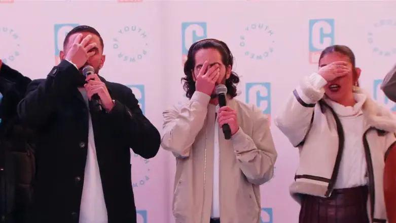 Former hostages shout 'Shema Yisrael' in Times Square