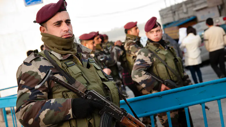 5,000 Palestinian Arab policemen on way to Gaza