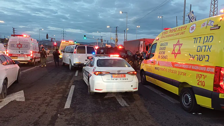 Полицейский пострадал при наезде на перекрестке Тапуах