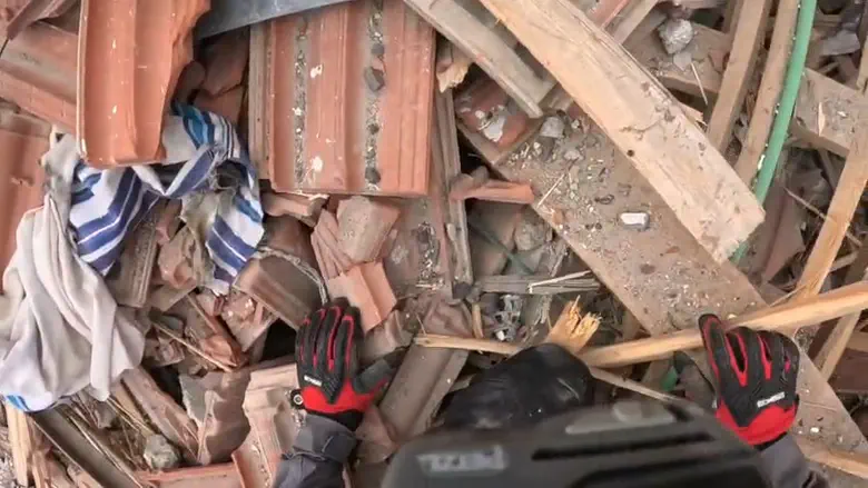 כבאות והצלה לישראל Helmet-cam footage from the scene of the deadly missile strike