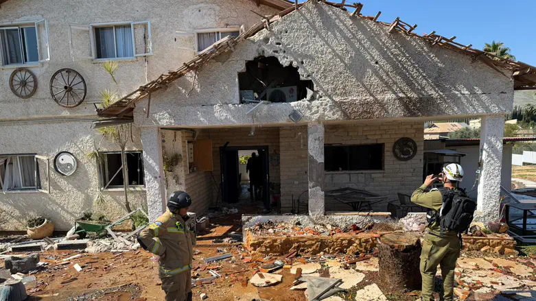 Missile fired at central Israel identified as cluster bomb