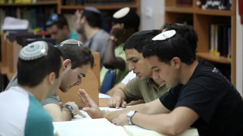 Yossi Zamir/Flash90 Religious Zionist rabbis denounce mass Shabbat desecration