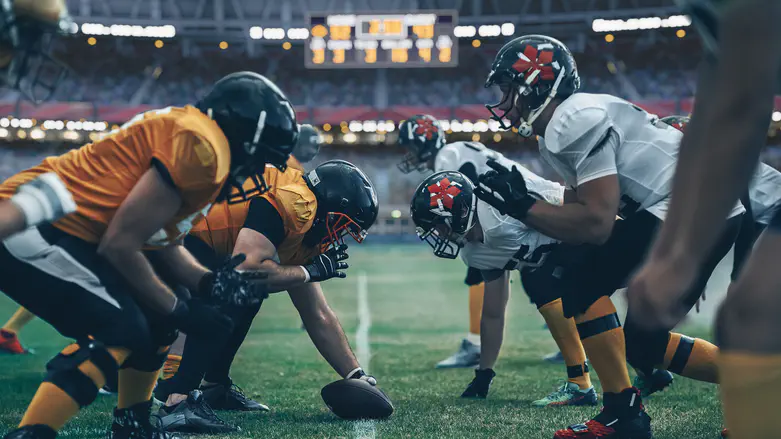 דמויות מצוירות, כוכבי קולנוע ופוטבול