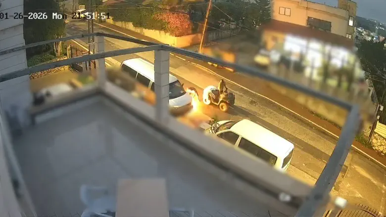 צילום: דוברות המשטרה תיעוד: בן 17 הצית רכב - ונדלק בעצמו