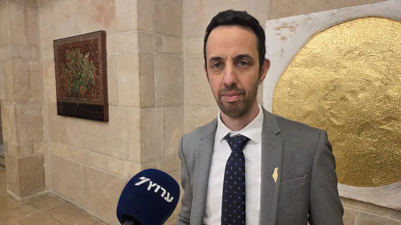 לטפל בחיזבאללה בדיוק כמו באיראן