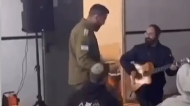 רס"ל מאהר ח'טאר ז"ל רוקד בבסיס