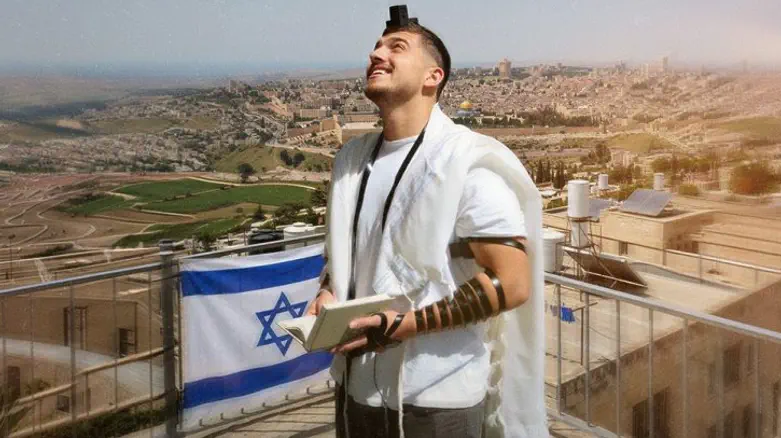 ליאם גולן שר: "אבא בוא ותחזק אותי"