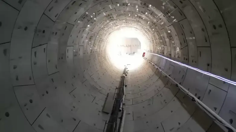 צפו: סיור ברחפן במנהרת הרק"ל בתל אביב