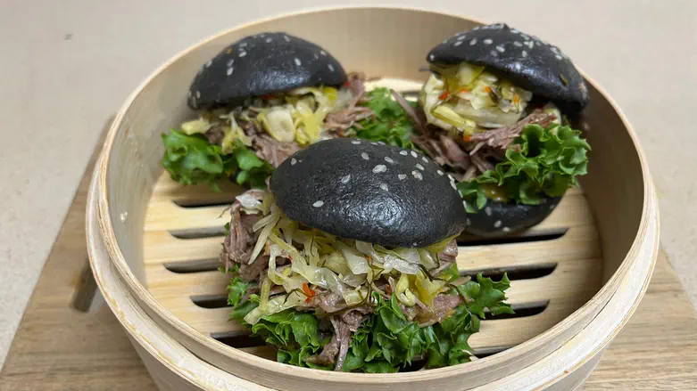 באן שחור במילוי אסאדו