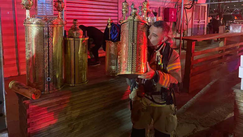 הכנסת דנה בשריפת בית הכנסת ברמלה