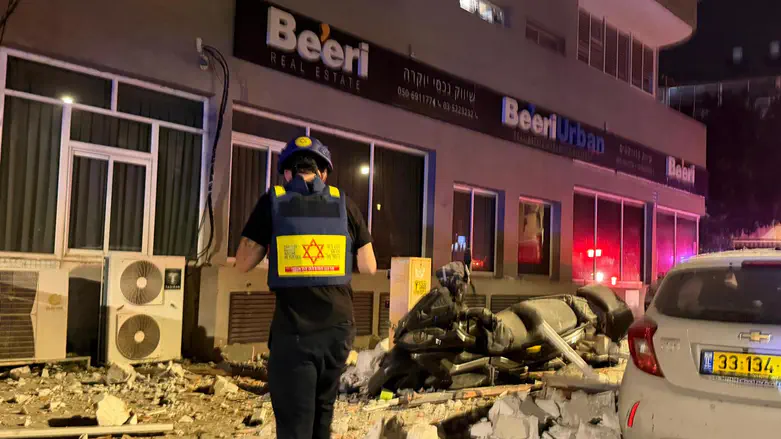 בני זוג נהרגו מפגיעת טיל מצרר ברמת גן