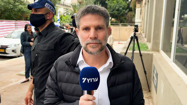 המשטר האיראני ייפול, נגבה מחיר מחיזבאללה