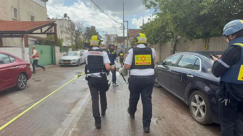 Two moderately injured in missile strike in Tel Aviv