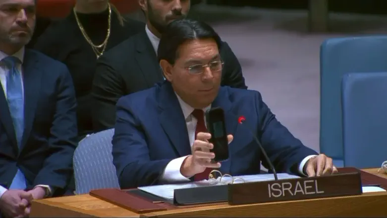 צילום: דוברות شاهدوا: السفير الإسرائيلي يشغّل إنذاراً في مجلس الأمن