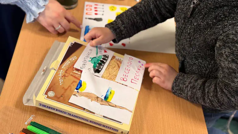 Schoolchildren send matzah to Jewish soldiers on the front