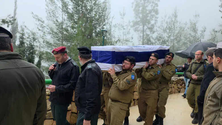 צילום: ערוץ 7 סמל אביעד וולנסקי ז"ל הובא למנוחות