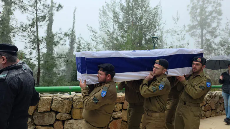 צילום: ערוץ 7 Похороны сержанта Авиада Эльханана Волански (הי"ד)