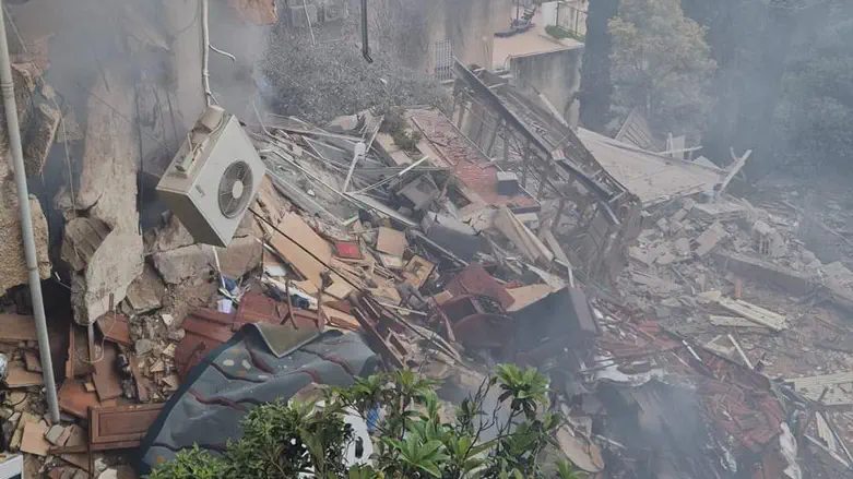צילום: תיעוד מבצעי מד"א Ballistic missile strikes residential building in Haifa