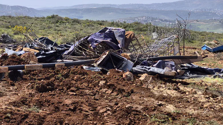 צילום: ללא קרדיט Hundreds of Arabs descend on encampment following eviction