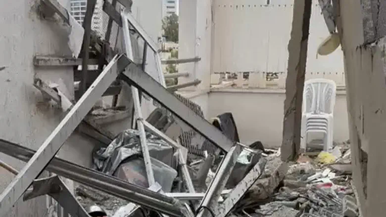 16 мест падения в центре после разрыва ракеты