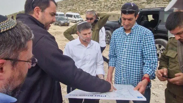 none 8 communities, including Ganim and Kadim, officially recognized