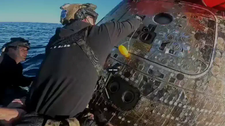 From video Artemis 2 astronauts rescued from sea