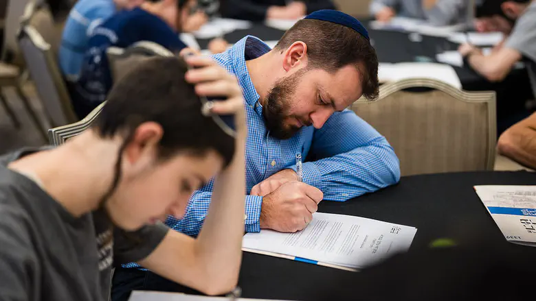 למעלה מ-100,000 דפי גמרא בכנס "חיי עולם"