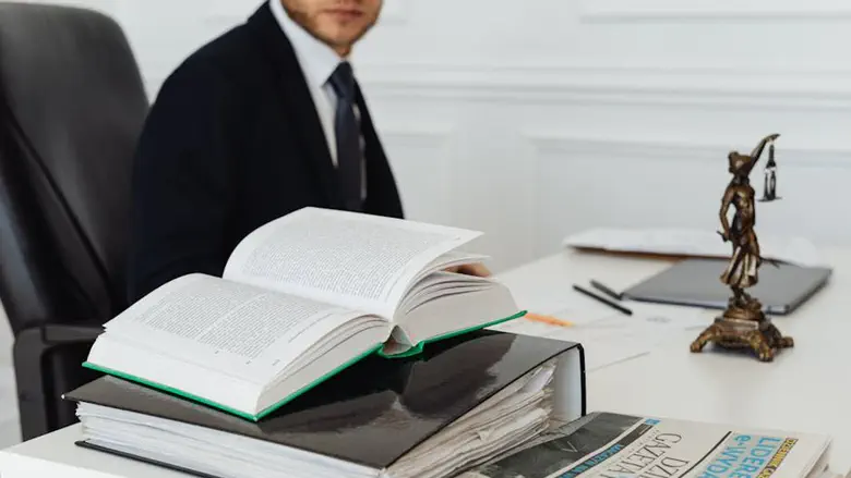 עורך דין פלילי: תפקיד ואחריות