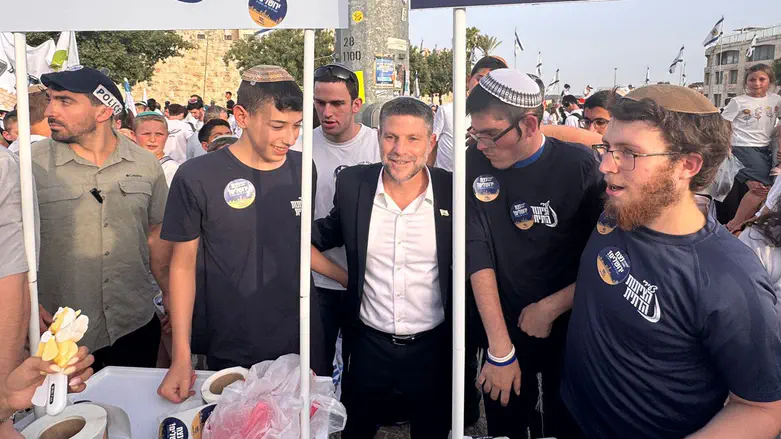 פעילי שמאל פרצו לכנס של סמוטריץ'