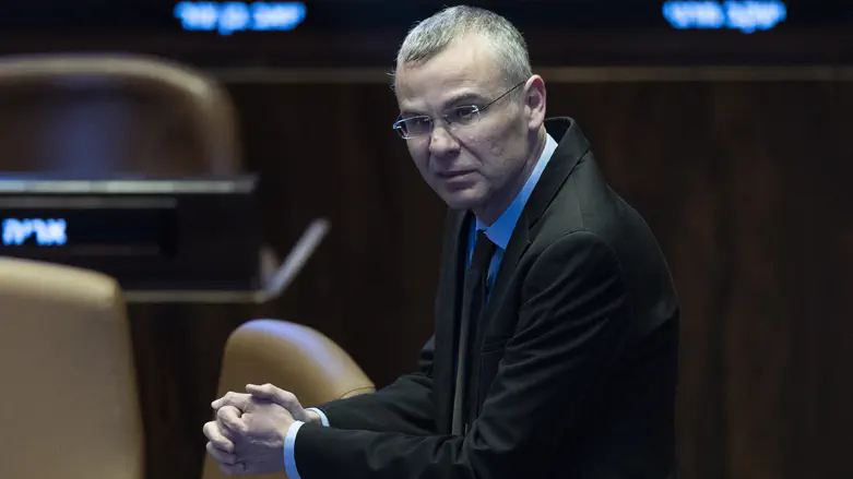 בג”ץ קבע: יריב לוין חייב לשתף פעולה עם הנשיא יצחק עמית