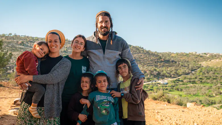 החווה יוצאת למבצע חירום להצלת אלפי דונמים