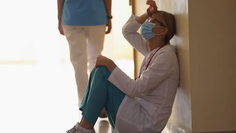 מטופלת כלאה רופאה ופצעה אחות בשלוחת הדסה