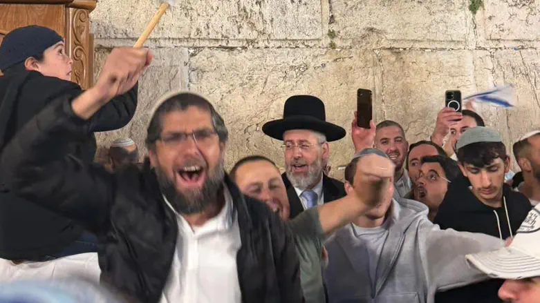 Watch: Festive Independence Day prayers at the Western Wall