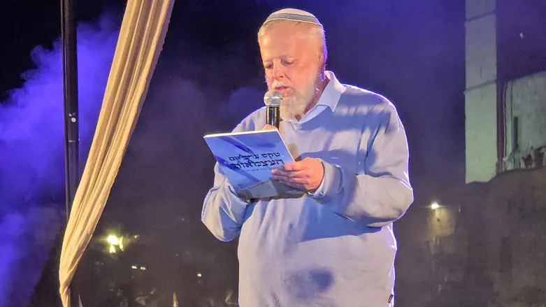 הרב בן ציון הדליק משואה בחברון