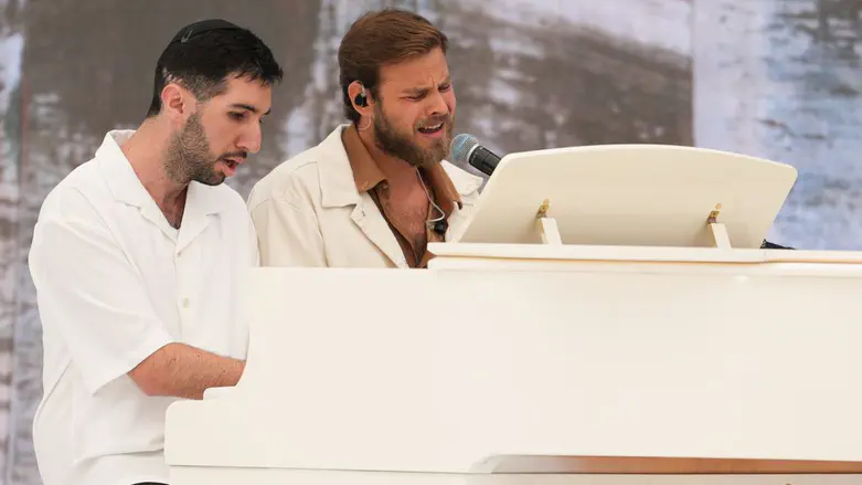 Captivity survivor and wounded warrior meet