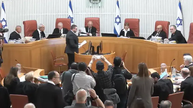 Драма в Верховном суде: судей эвакуировали с заседания