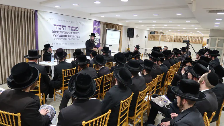 קהילה חסידית נוספת נודדת לעמנואל