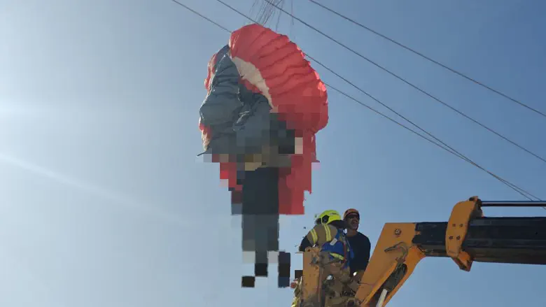 Paraglider injured after hitting power lines