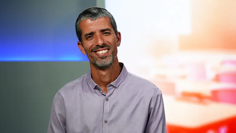 הכירו את האיש מאחורי הצלחת "ניצני עוז"