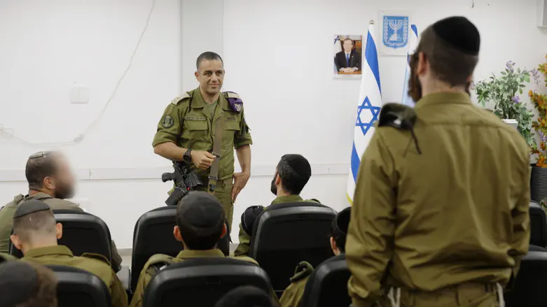 מפגש מרגש של ראש אכ"א עם מתגייסים חרדים