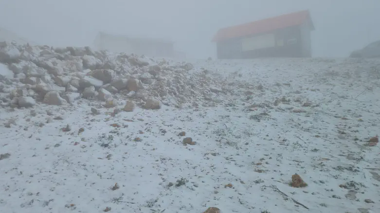 In first since 2011: Snowfall on Mount Hermon - in May