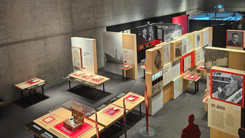 Avner Avraham Eichmann capture exhibition - also in Hitler's bunker
